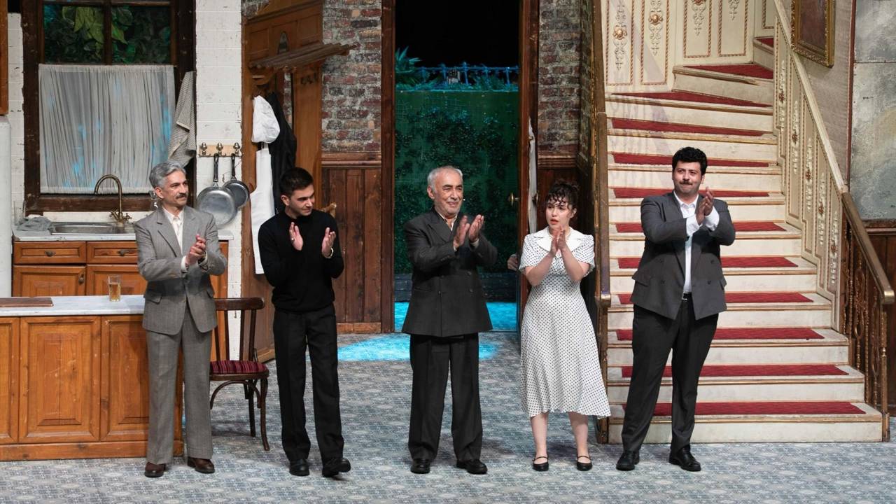 Sener Sen Zengin Mutfagi oyunuyla son kez seyircilerle bulustu1